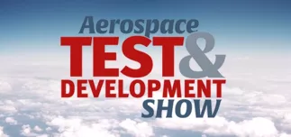 Blauer Himmel mit dem Logo der Aerospace Test & Development Show